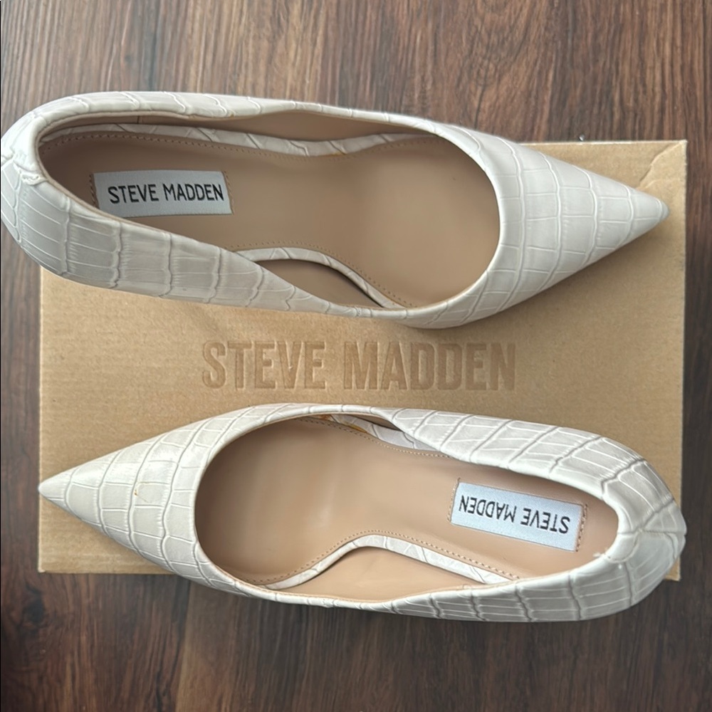 Steve Madden Cream Heels Sleek Design